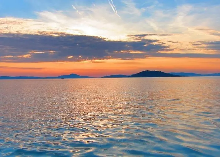 Appartement In With Balcony, W-lan, Washing Machine Zlarin