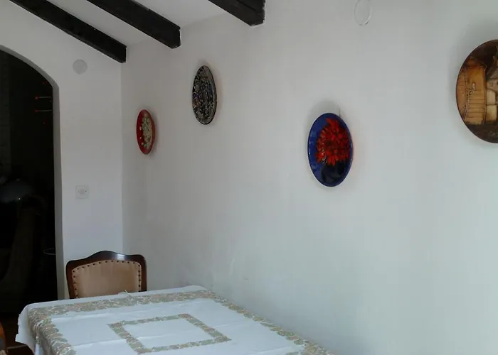 Appartement In With Balcony, W-lan, Washing Machine Zlarin